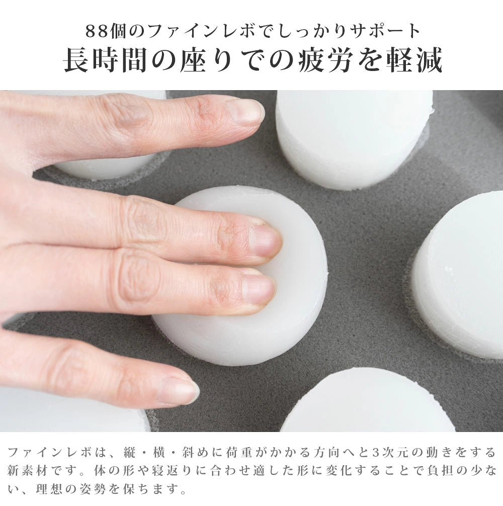 ASLEEP S-1060 本革ソファのFINE REVO素材が身体の動きに合わせて変形し、体圧を分散する様子
